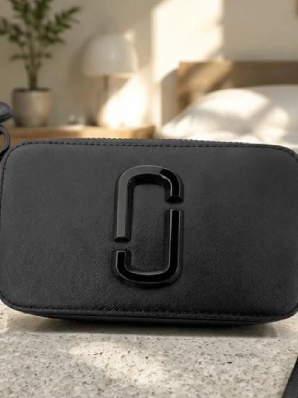 Marc Jacobs compact key
